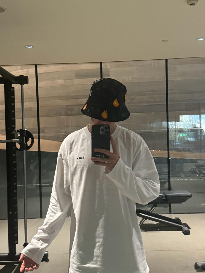 #鹭卓一觉睡醒忘记吃胡辣汤豆腐脑了# ​​​鹭卓在郑州，胡辣汤豆腐脑的愿望暂未实