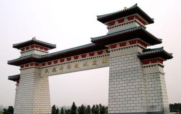 【汉魏许都故城遗址公园】汉魏许都故城遗址公园原系西周时许国都城，后汉建安元年（公