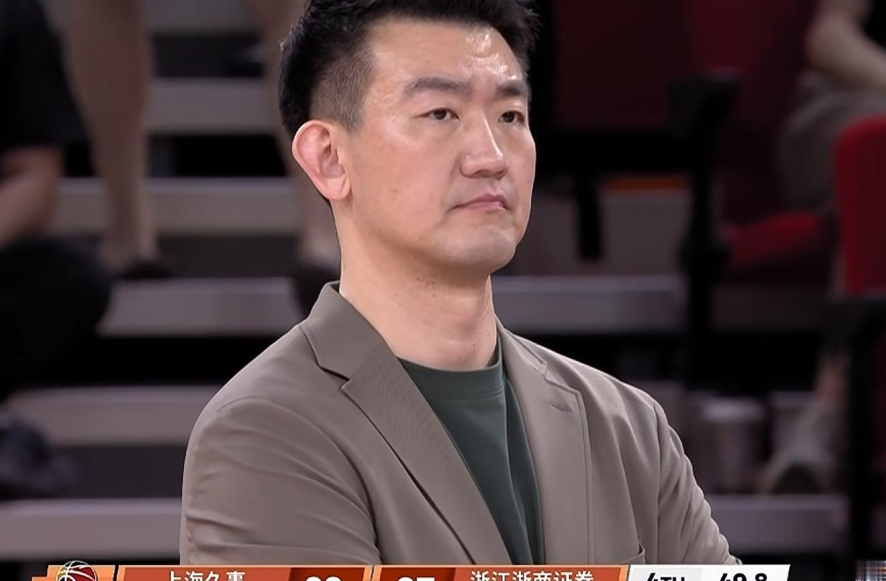 上海给机会，广厦自己不中用。
今晚，上海队怀特塞德、洛夫顿伤病停赛，张镇麟迷失，