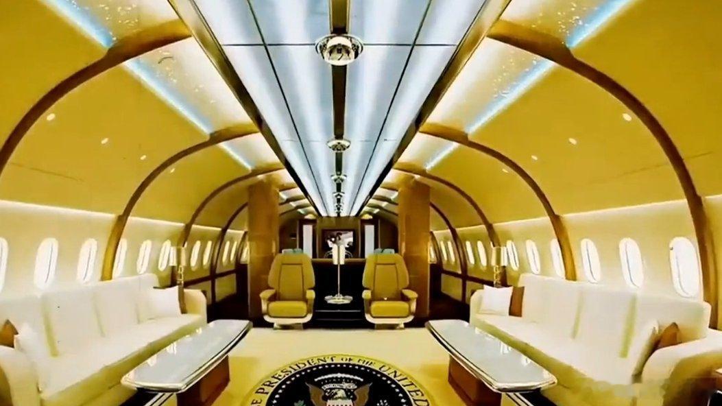 凤凰新闻【美国总统座驾，堪称“空中的移动白宫”，“老”空军一号内部有多豪华】美国