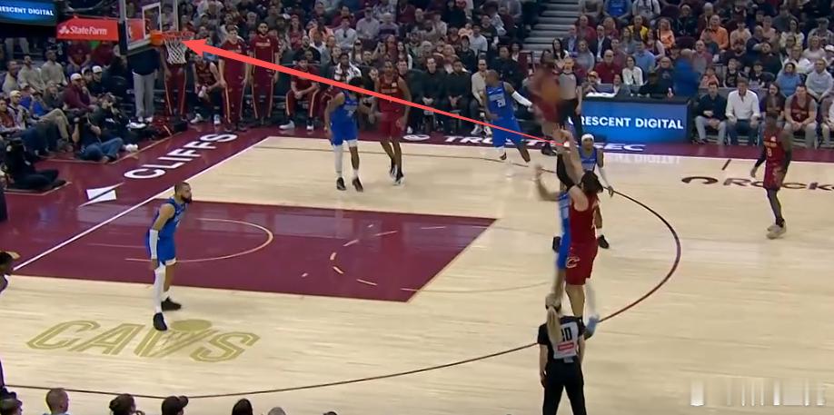 复出之战火力全开！解析斯特鲁斯狂射6记三分投射细节在主场迎战独行侠的比赛中，此前