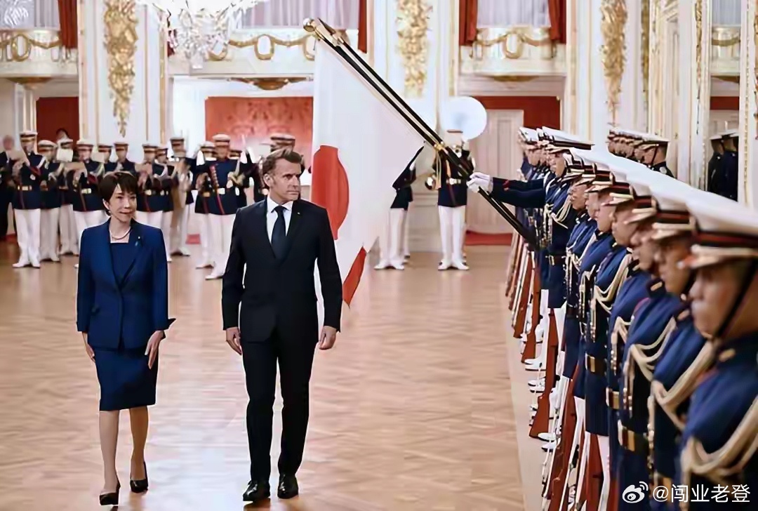 马克龙承诺高市，G7峰会没中国，48小时刚过，又在韩国摆中方一道法国总统马克龙，