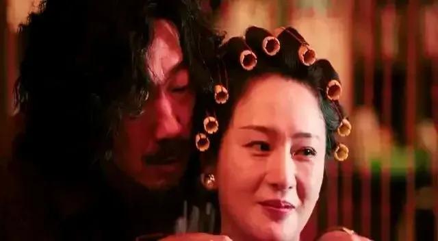 追剧《扫毒风暴》，漂亮的沈萍怎么和丑陋的赵双喜搞到一起了呢？     副镇长金永