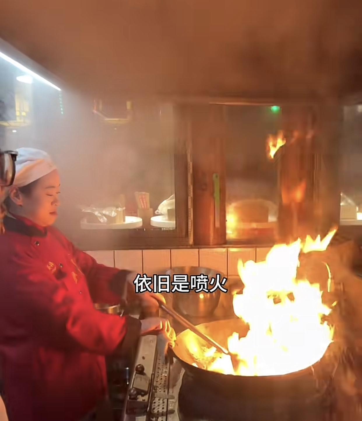 满级大佬伪装成娇妻相夫教子，短剧剧情终于还是照进了现实。博主跟媳妇结婚20年，一