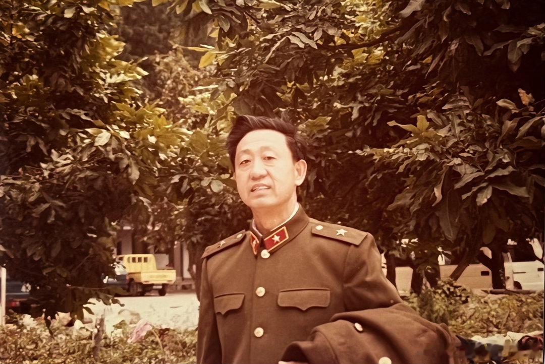 摄影人  今天是父亲节，十分怀念和感恩我的父亲母亲。父亲节王鹭佳
