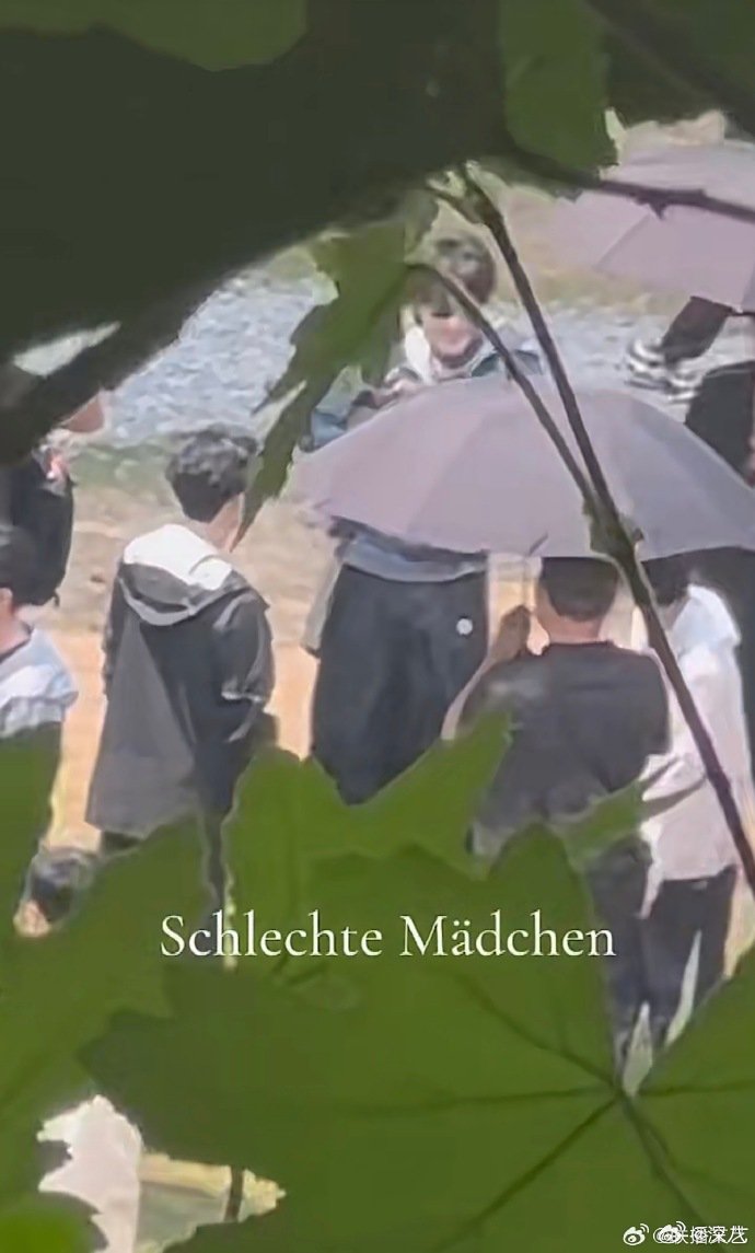 刘耀文抱举宋亚轩刘耀文举宋亚轩路透 刘耀文抱举宋亚轩，是想看他有多重吗 