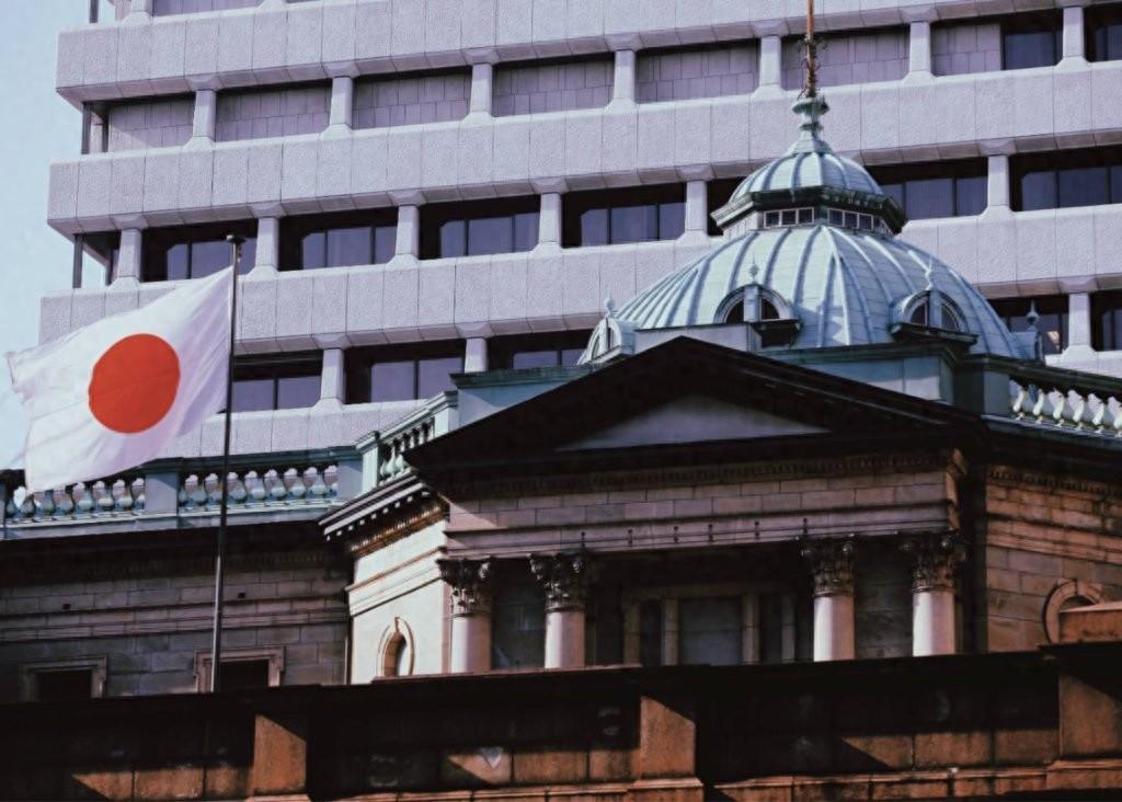 当下日本经济分化严重：日股大涨突破68000点，舆论大肆宣扬经济复苏；日元却暴跌
