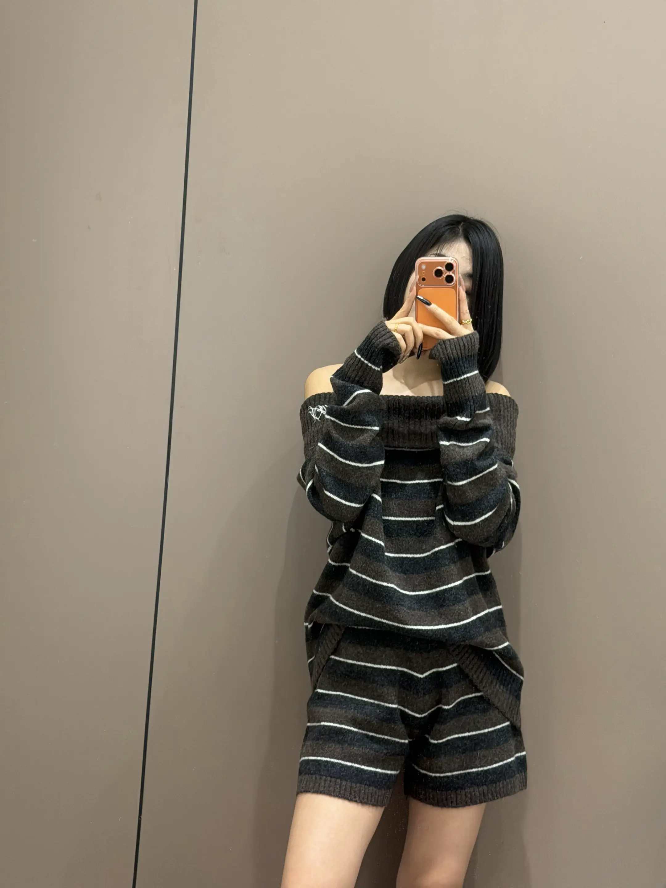 人家干电诈 一句话哄你几十万我卖给你衣服 哄你两小时赚几十块钱 口水都...