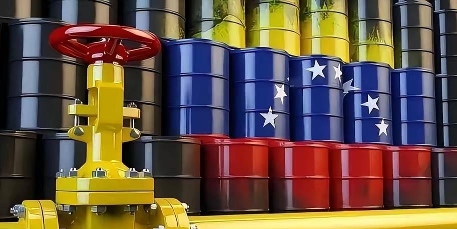 俄罗斯这回是真不惯着日本了，直接掐断石油供应，日本这下彻底慌了神。
 
日本一直