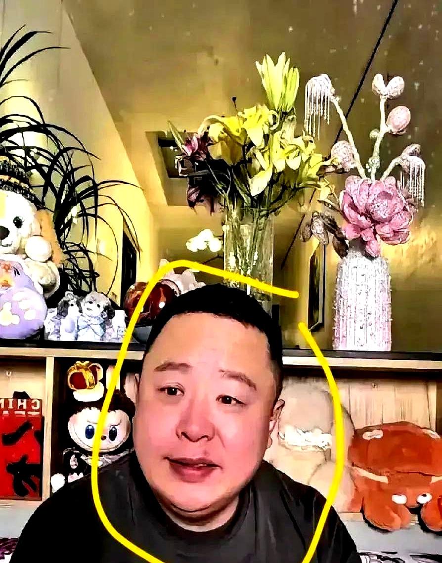 阎鹤祥单飞真相：没开小剧场，但真把自己“摔”火了
“太子伴读”突然单口炸场？网友