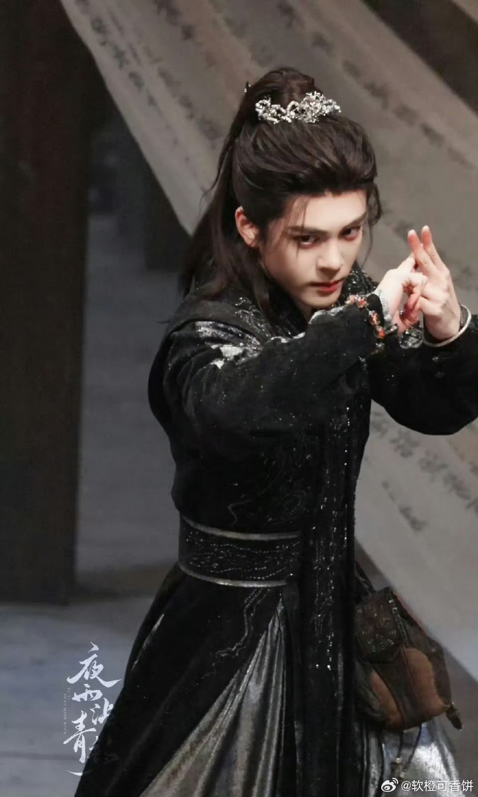 曾舜晞月鳞绮纪出场镜头曾舜晞武拾光出场直接封神！斗笠造型飒爽，打戏利落，江湖侠气