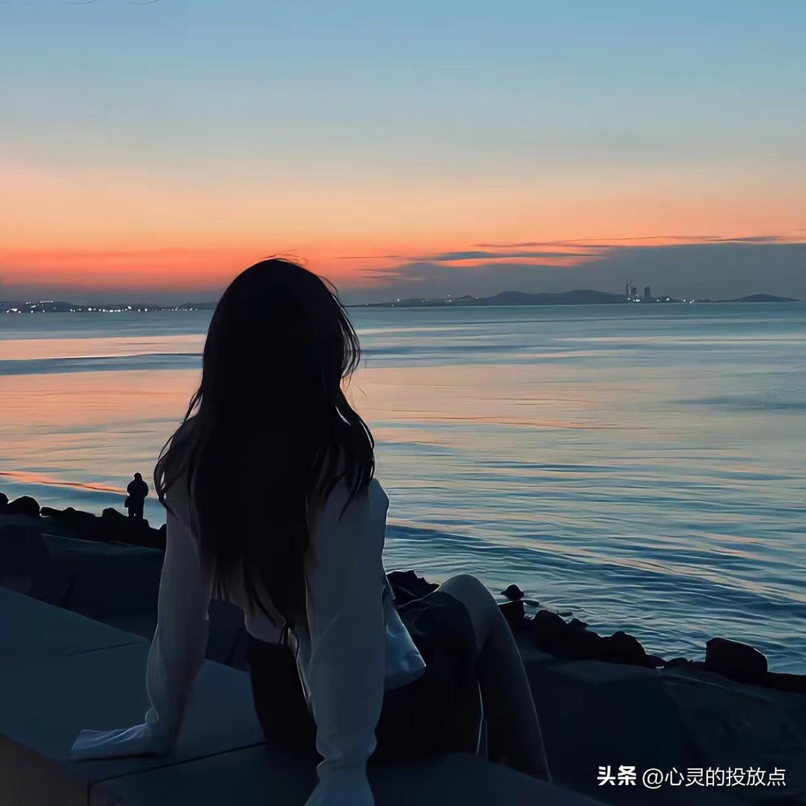 美好的爱情就像是这明月

无论在哪，只要看到他，就会感觉安全与幸福

正确的人是