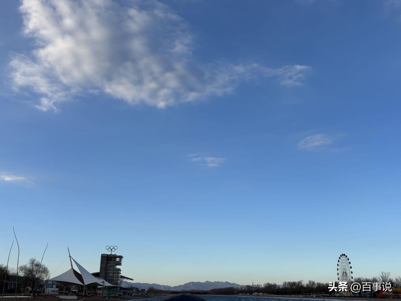 领导喜欢的8种行为

​1.勤汇报
千万不要觉得把活干完就行，在领导眼里，过程不