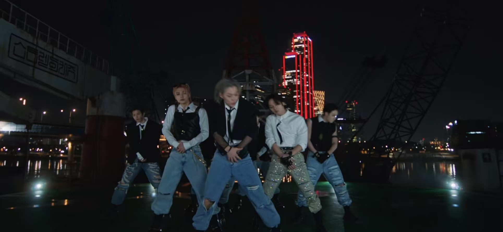 StrayKids新歌MV Stray Kids成绩太亮眼了，12.13日新歌『