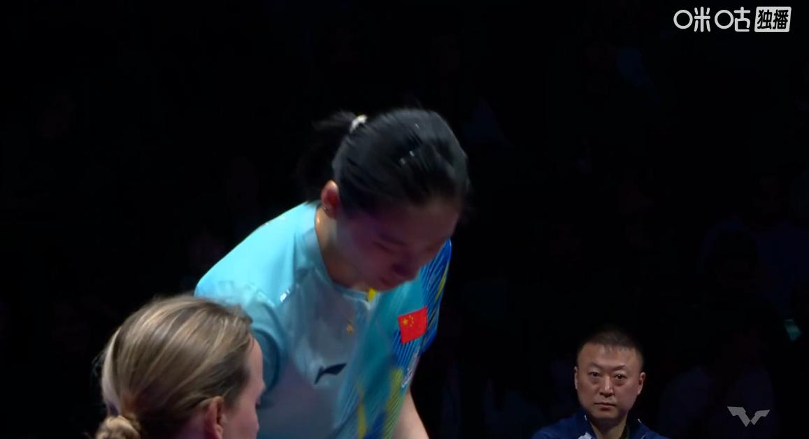 曼昱爆冷出局后，马琳就成了陈熠的场外指导，
看得出来国乒对于陈熠是给予了厚望，