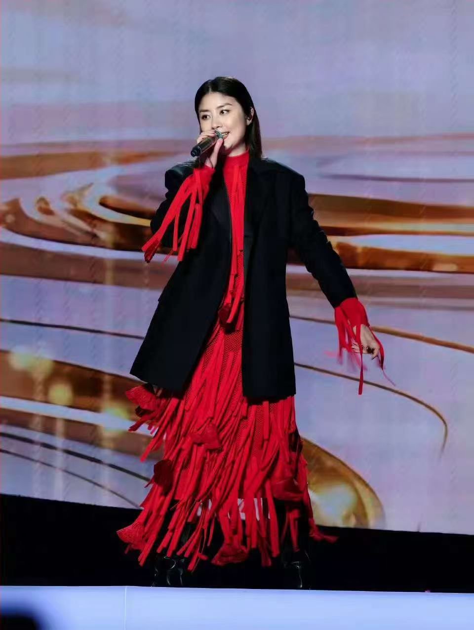 追觅之夜圆满收官！实名感谢 俞总的大手笔宠粉，这波豪华演唱会太令人激动了！ 撒贝