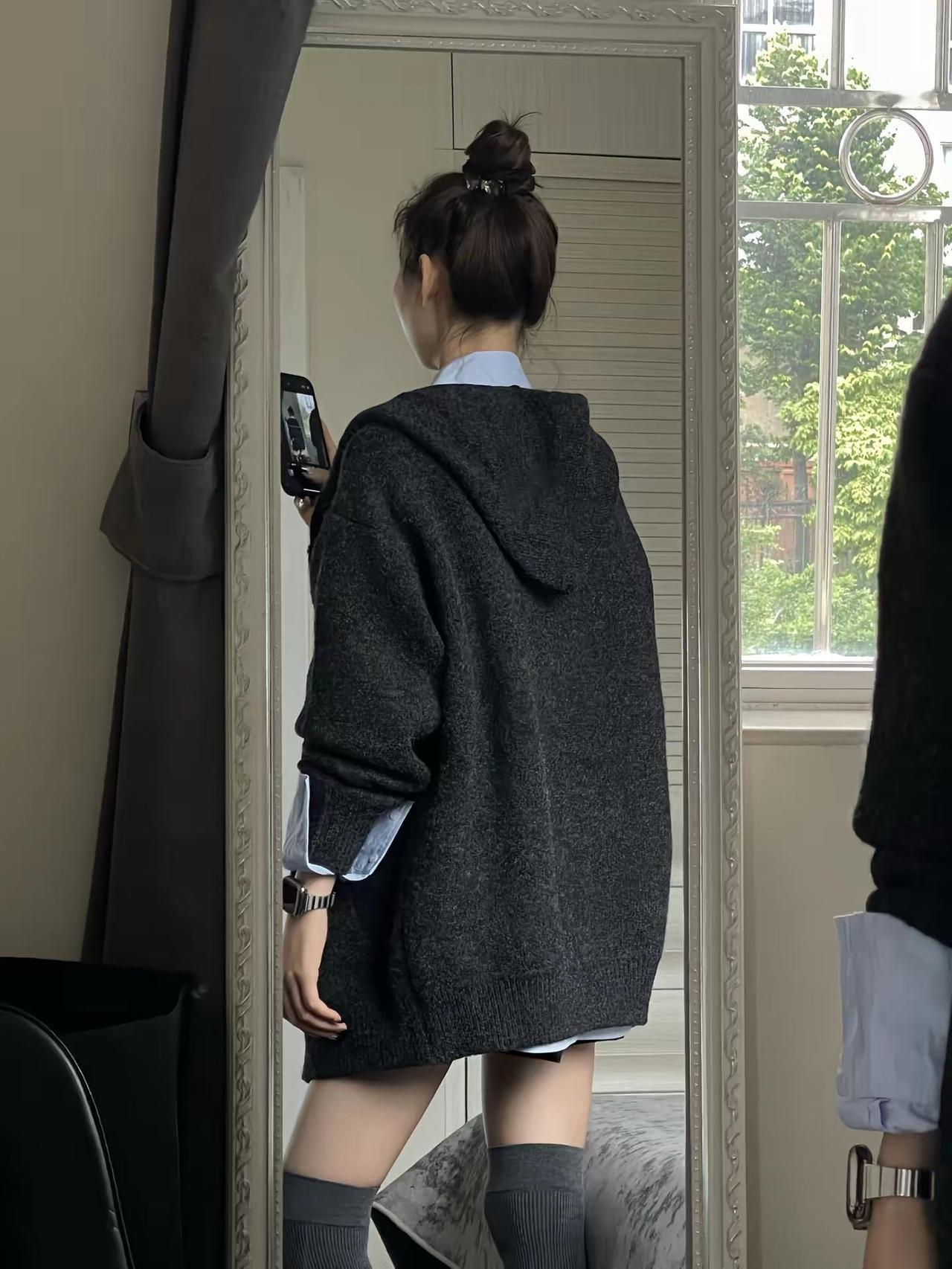 蓝衬衫➕灰色毛衣开衫太有韩女味了！这才是我春天该有的样子 春日去班味必买 随意穿