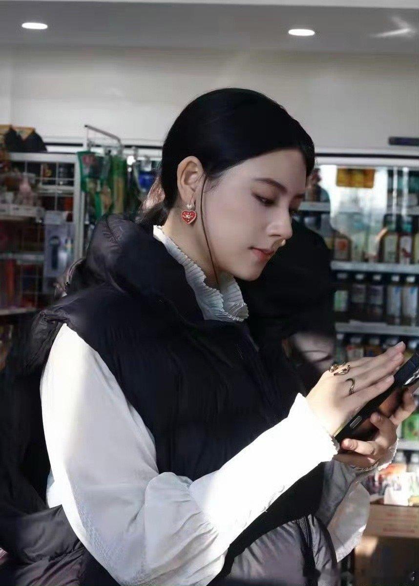 迈利撒回应被指神似迪丽热巴声鸣远扬 迈利撒格局打开！大方认下外貌标签，坦言外貌也