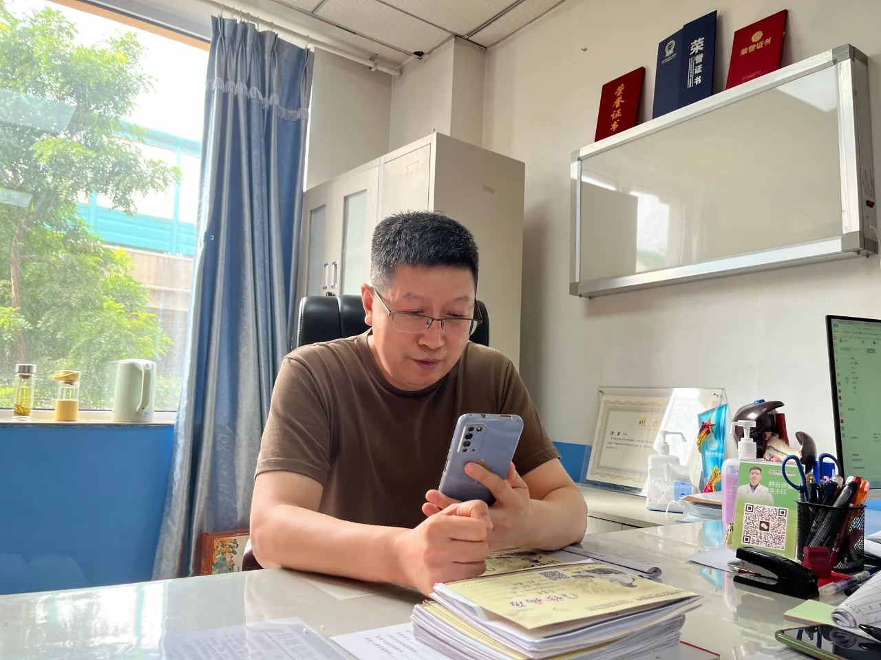 夏季温度较高，大家注意防晒防暑