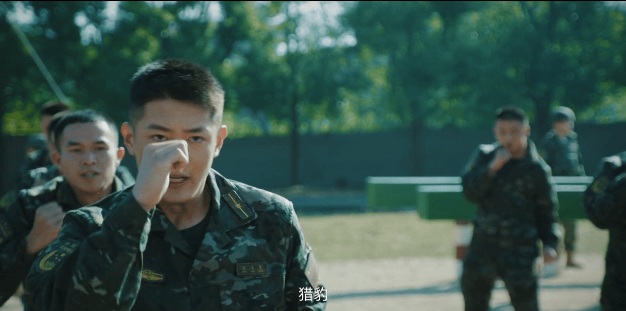 猎豹有士兵突击那味儿了家人们谁懂啊！看三集《猎豹》，我直接梦回《士兵突击》了，凌