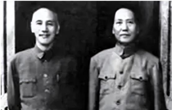 1945年，蒋介石连发三封电报，要求毛主席前往重庆谈判。蒋介石似乎认定毛主席不敢