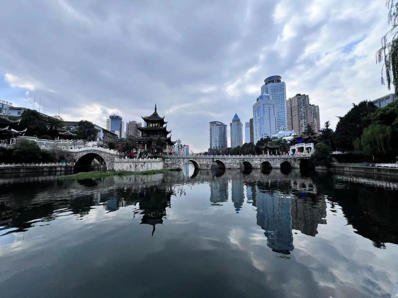 老年人找伴搭伙，大多数都是，一个想找免费的陪床保姆，一个想找不用付出什么，且包吃