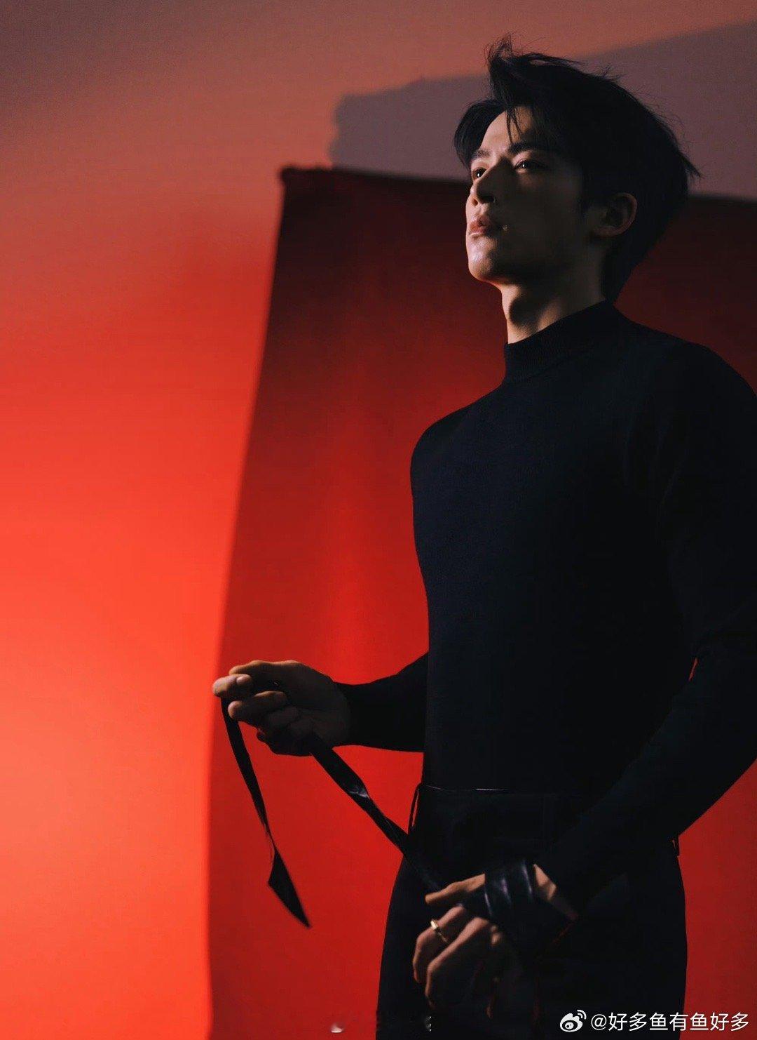 周冬雨没有两个男人为我这样做过 扔个飞盘竟引发“巅峰对决”，两人积极得像在打比赛