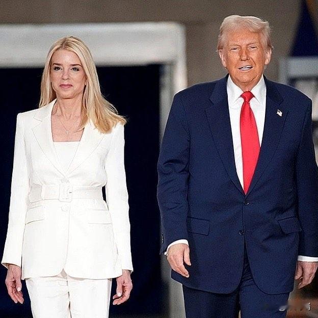 美国总统唐纳德·特朗普于当地时间2026年5月26日正式任命前司法部长帕姆·邦迪
