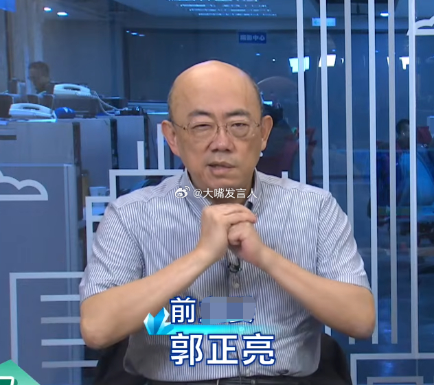 郭正亮，4月1日中午，嘴还是不正的(图2)图2是正好七天前的跟图1同一档节目中，