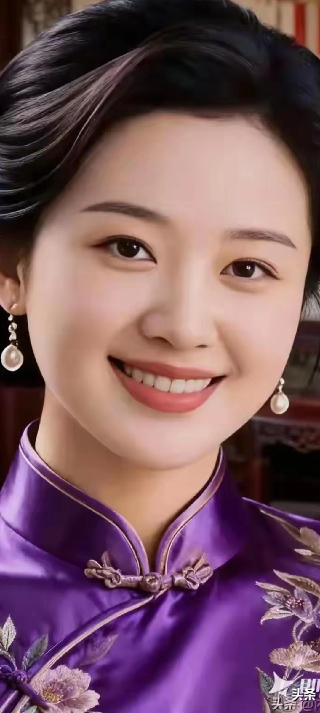 优雅紫衣美人，笑靥如花，古典韵味十足！
