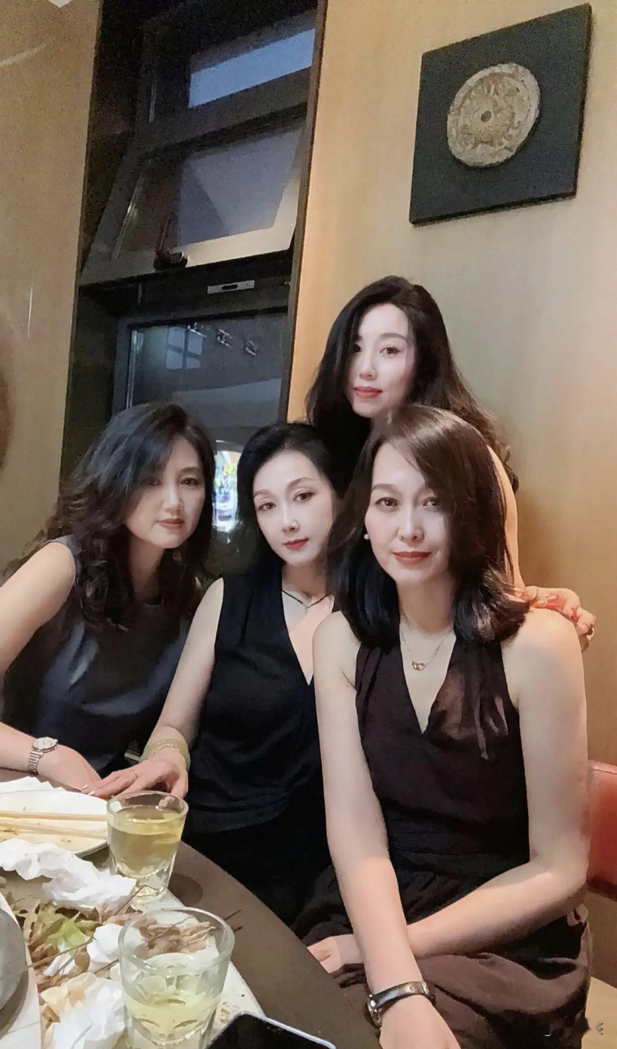 第一眼看得出她们都是退休人员吗？