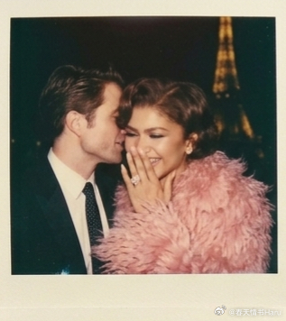 罗伯特·帕丁森和赞达亚在《爱情抓马》首映式上的一组照片 