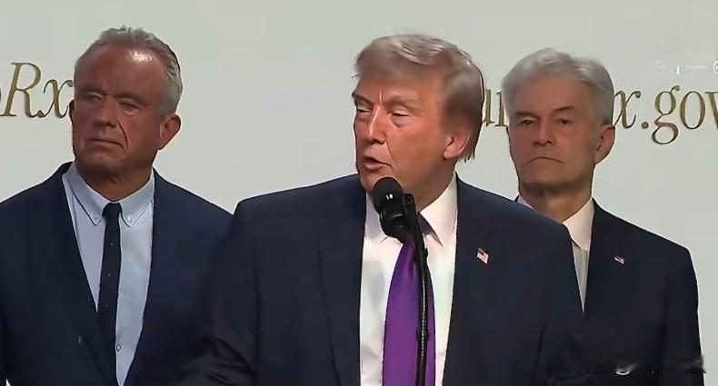 记者:“其他国家以前也做过类似的事。他们在你面前晃着和平协议，说有和平协议即将到