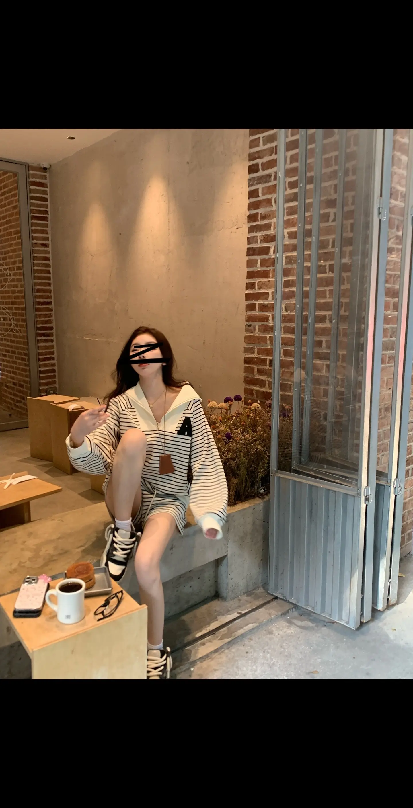 散步 咖啡 小狗 夕阳… 对了 最近要落叶了 别忘了抬头🍁