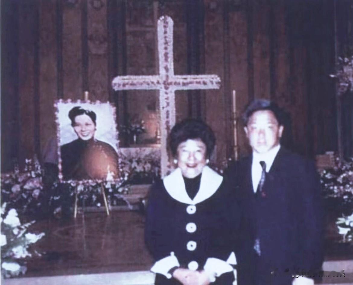 2003年11月5日，纽约曼哈顿庄严肃穆的圣巴托罗谬大教堂里，孙中山孙女孙穗芳携