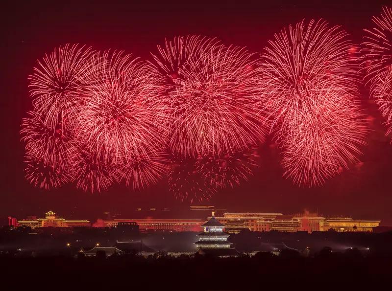 炸裂刷屏！北京台春晚封神登顶！全网沸腾：这才是中国年该有的样子！
 
万众瞩目、