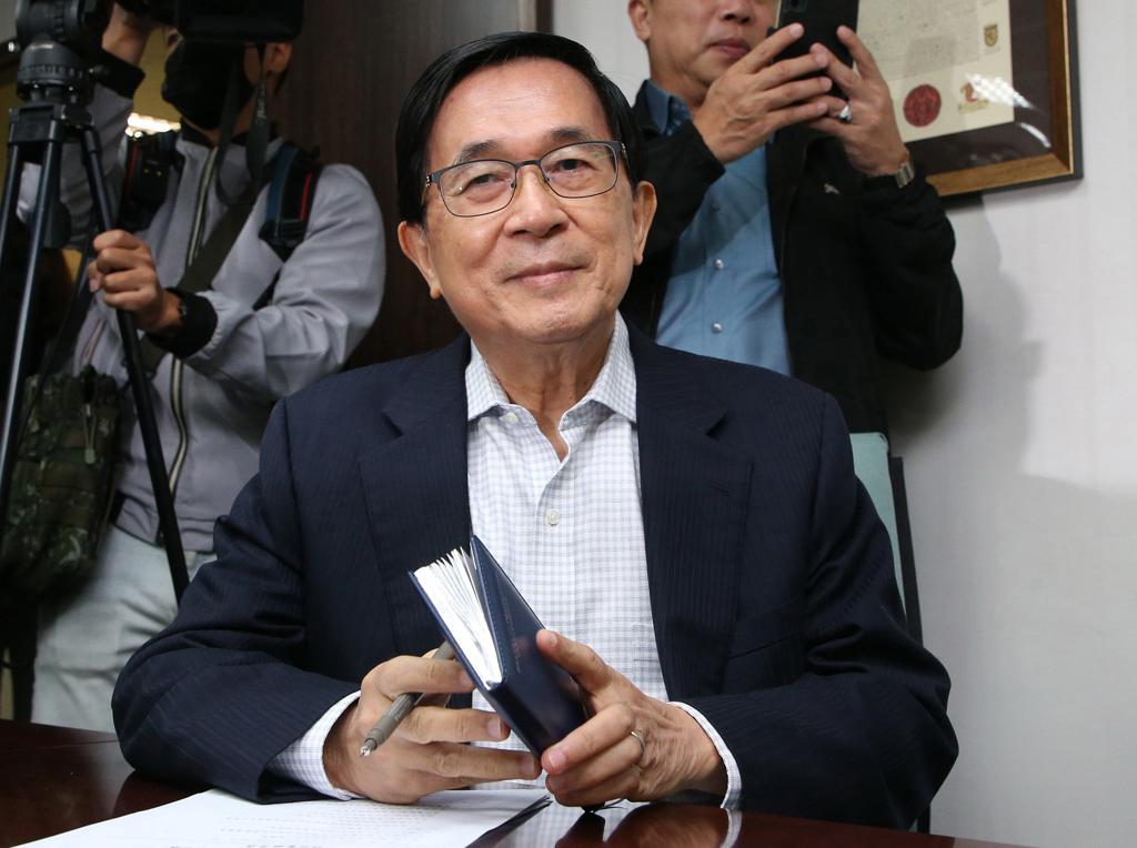 看韩国瑜协商动怒影片 陈水扁：以为公道伯回来了
“立法院长”韩国瑜昨（11日）主