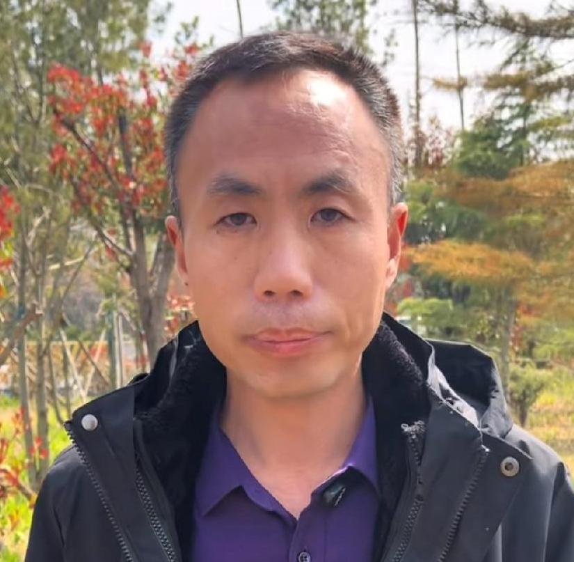 申聪爸爸申军良，人在郑州，看到消息后，激动地语无伦次，巧合的是，申爸爸这次去郑州