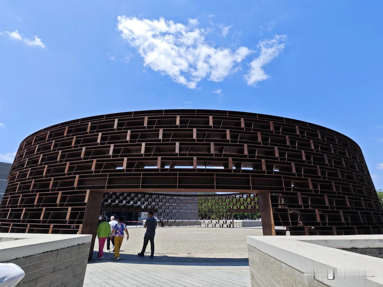 打卡河北旅游的最后一站——承德市博物馆

燕山藏古韵，一馆载千秋。走进承德市博物