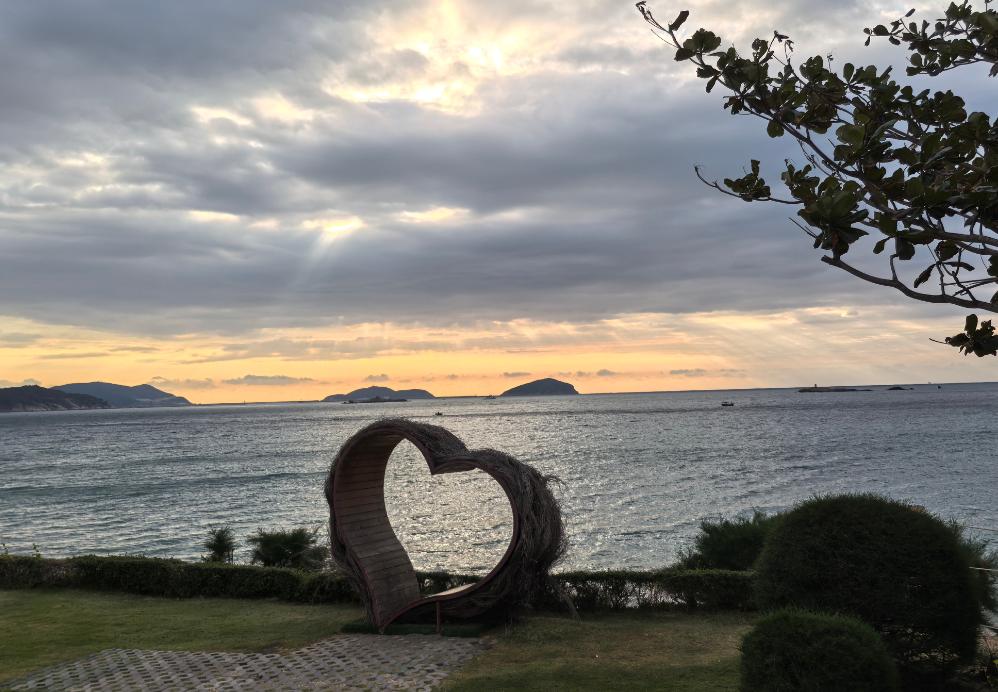 美国斩杀线，说白了，就是系统有意留下的一些漏洞，然后通过这些漏洞把你变成流浪汉。