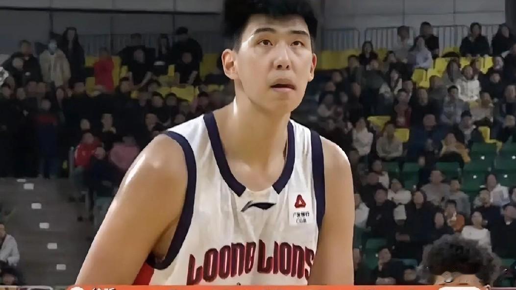 11分10板6封盖，这是徐昕面对山西队打出的数据，难道他真的是被杜锋耽误了？
