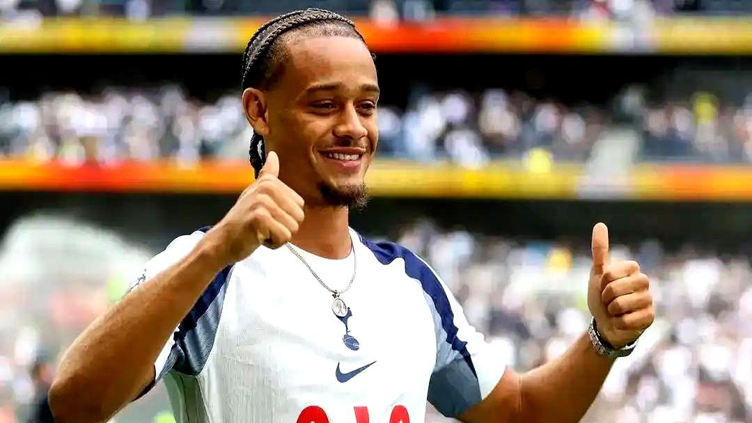 热刺这回真悬了！十五轮不胜还敢提前庆祝，保级泥潭越陷越深。
 

对阵布莱顿，西