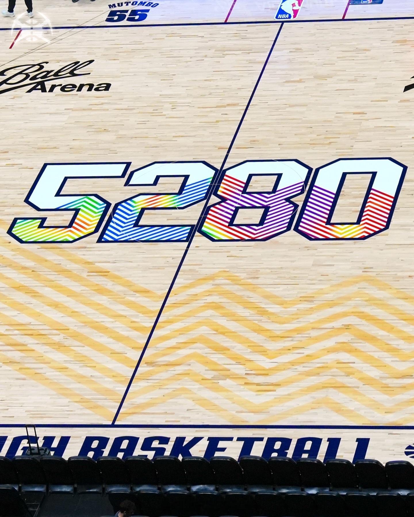 率先看看丹佛掘金的地板吧！11:00 太阳vs掘金  威少再遇杜兰特 