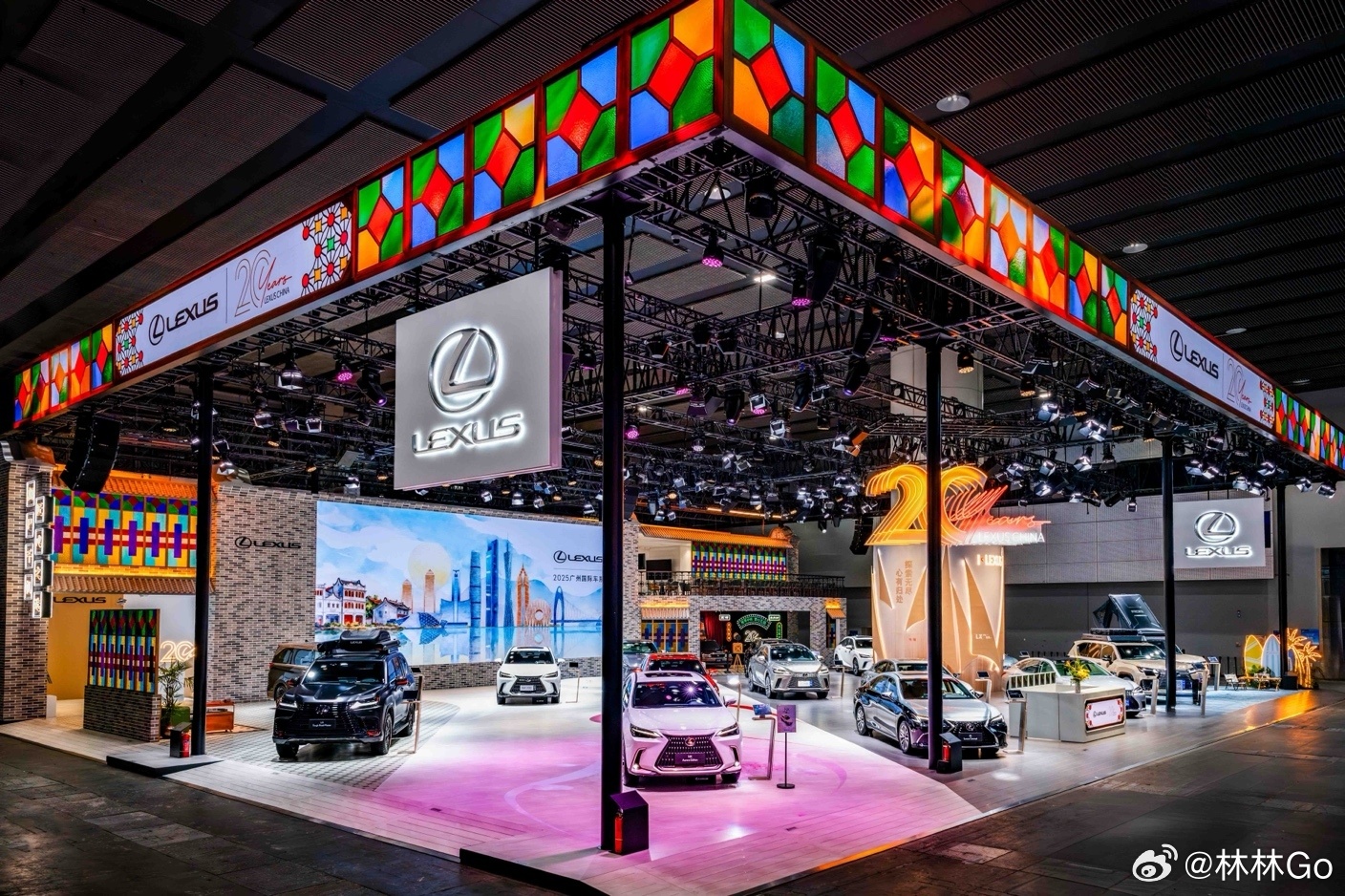 雷克萨斯携电气化矩阵惊艳广州车展，全新ES携LF-ZC设计首秀，新NX绝色限定版