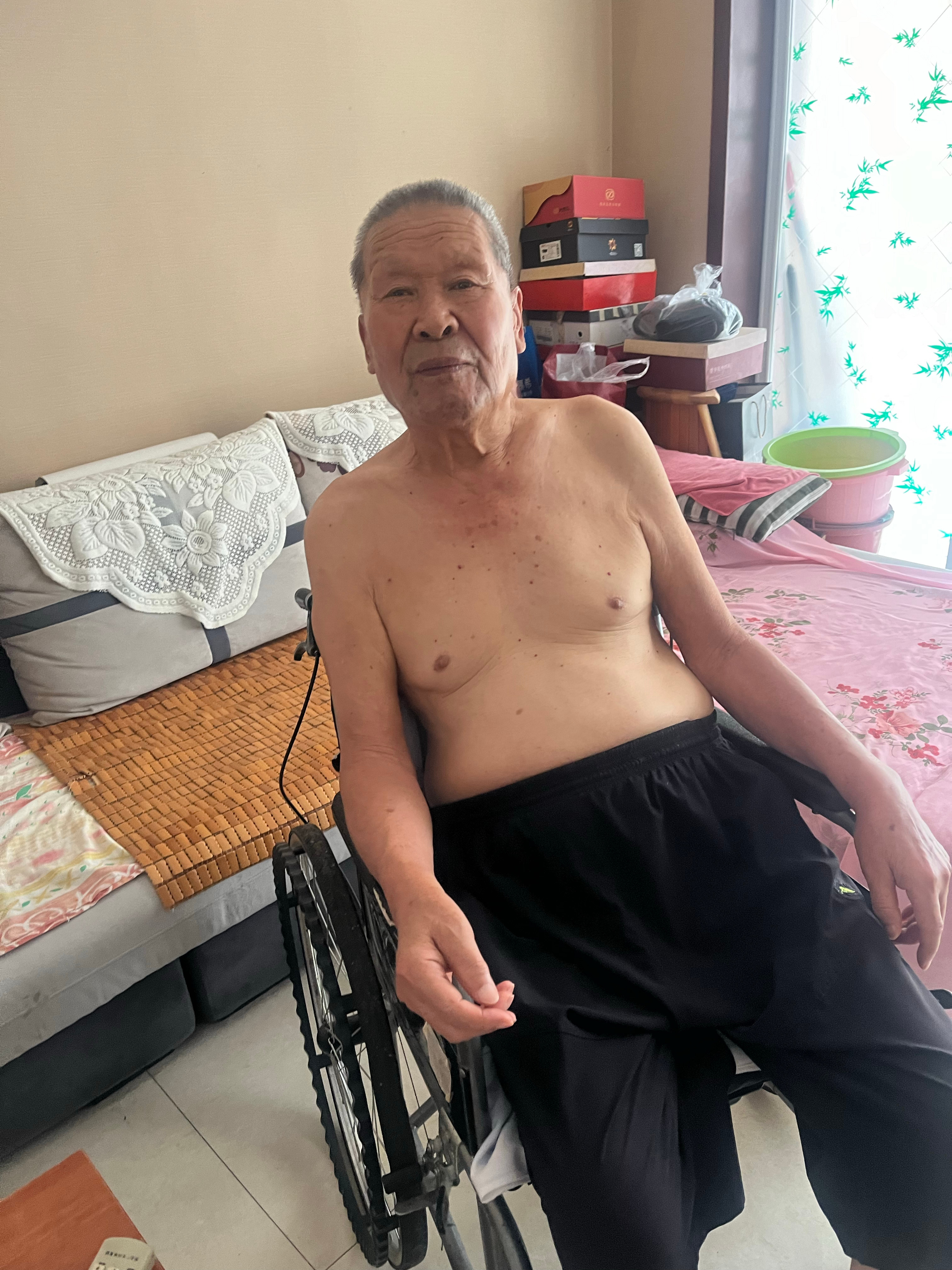 老爹打电话说你能不能来家一趟？我：能啊有啥事啊？爹：我搅着这阵子胖了，想秤秤多重