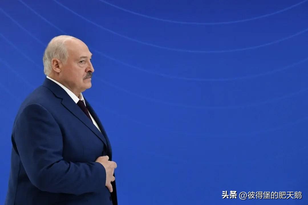 白俄罗斯总统卢卡申科在结束与俄罗斯总统普京的双边会谈后，启程对东南亚进行突发访问