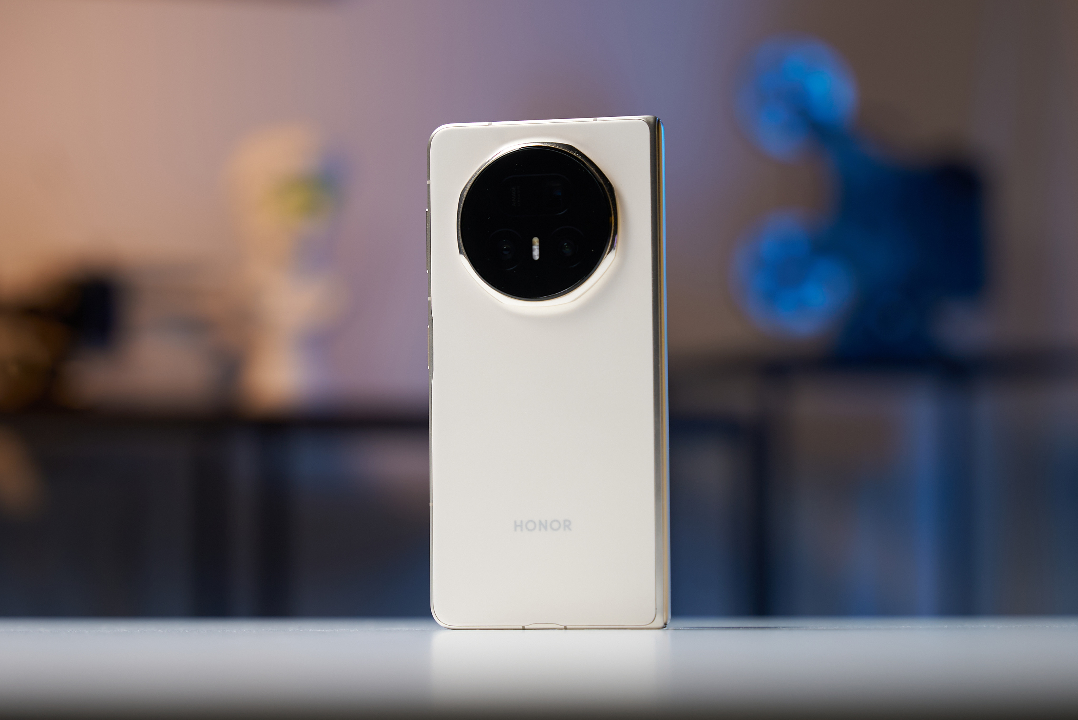 荣耀 Magic V5 我们用了三个多月了，真的非常好用，有时候装在裤兜里我会有