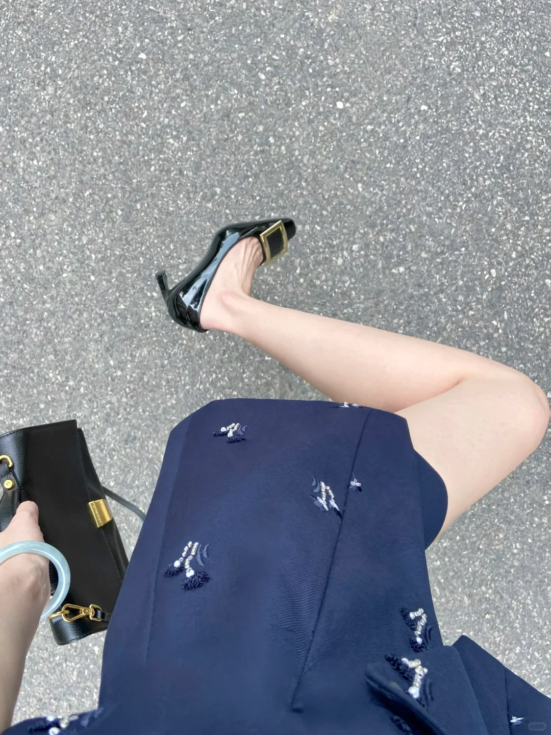 朋友：你穿这套那你领导穿什么？？！