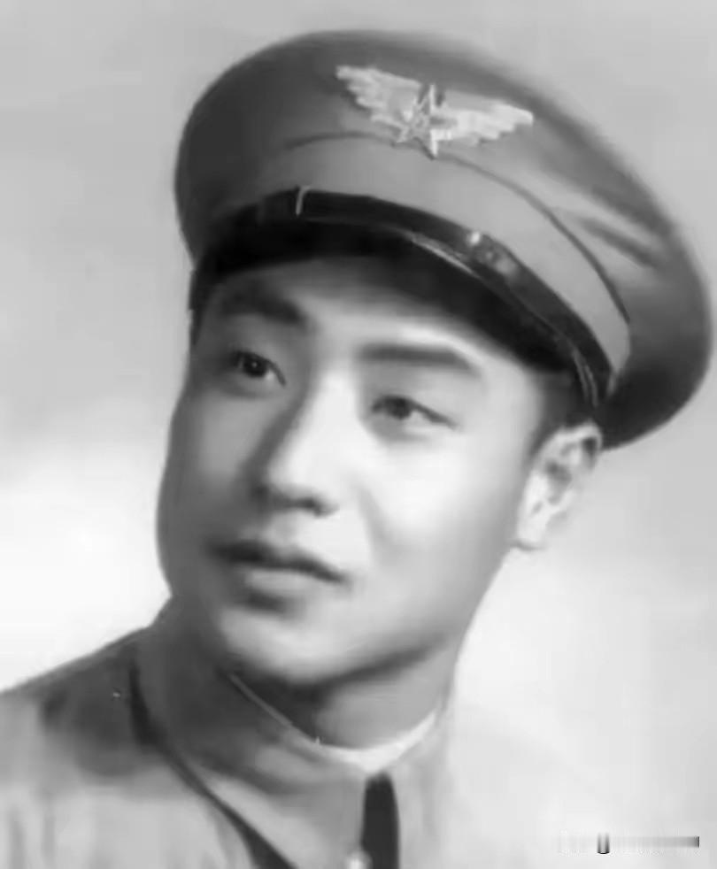 1982年的春节前，军校同学突然打电话约我一起回他老家看看。推开他家门，我心里还