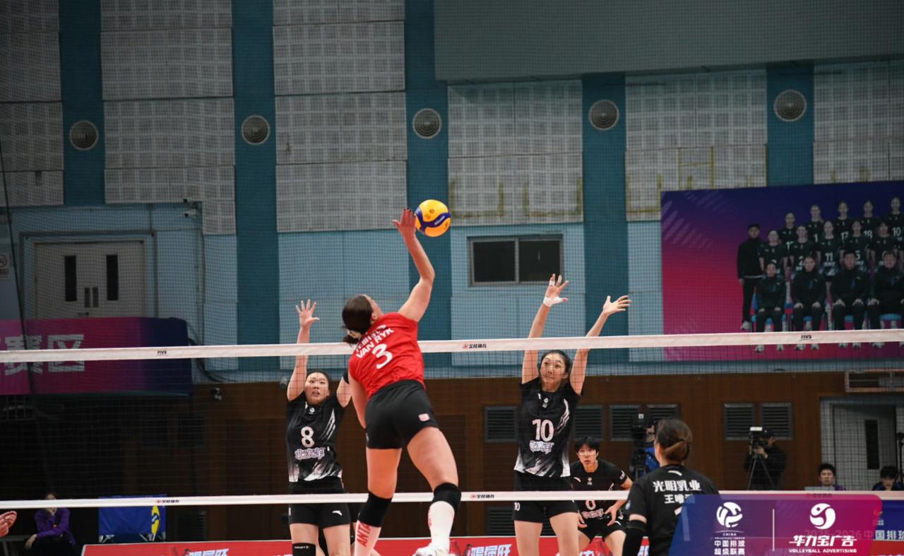 排超季后赛，北京女排和上海为球迷奉献了一场荡气回肠的比赛。最终上海3-1逆转北京